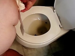 Fat MILF Cleans out Her Asshole
